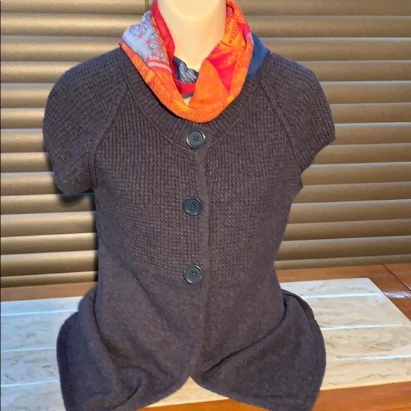 Sweater Short Sleeve Size Large (Fits a S/M Best) - Picture 2 of 9